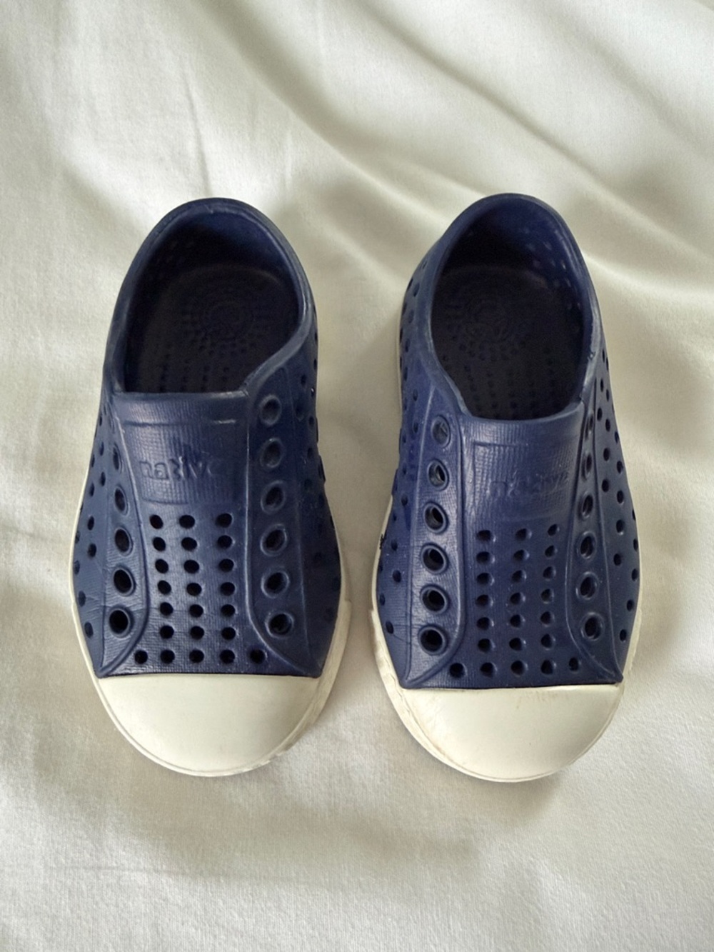 Native Jefferson Toddler Navy and White Water Shoes Size C5 Unisex